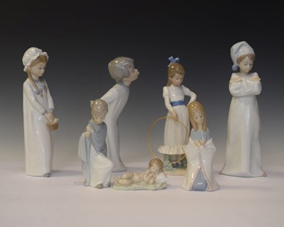 Lot 386 - Group of Lladro and Nao figures