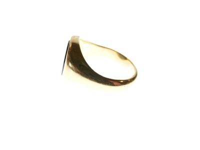 Lot 44 - 18ct gold signet ring set oval bloodstone
