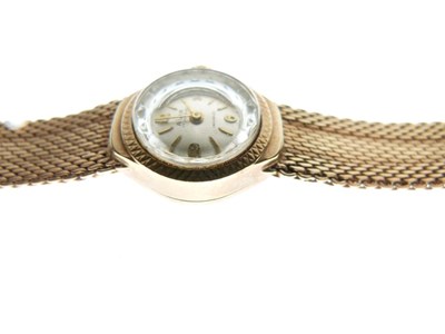 Lot 139 - Avia lady's 9ct gold watch