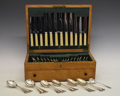 Lot 537 - Canteen of 'Old English' plated cutlery