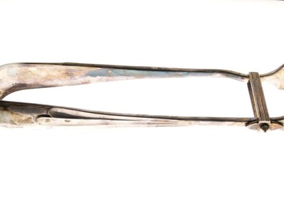 Lot 87 - Elkington & Co - Cased pair of Edward VII silver asparagus tongs