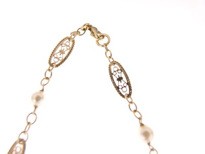 Lot 41 - 18ct gold and cultured pearl chain