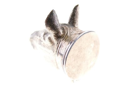 Lot 114 - Cast silver horse head pill box