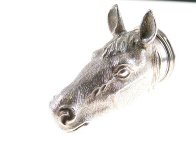 Lot 114 - Cast silver horse head pill box