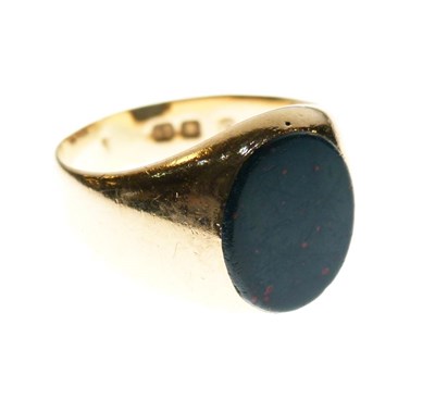 Lot 12 - 18ct gold bloodstone signet ring