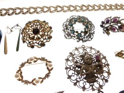 Lot 51 - Assorted costume jewellery