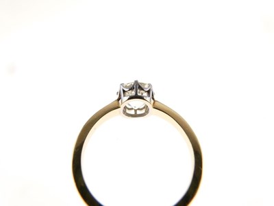 Lot 6 - Diamond single-stone ring
