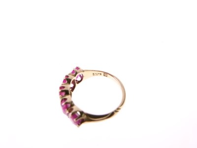 Lot 20 - Five-stone ruby ring