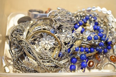 Lot 52 - Quantity of assorted silver and other dress jewellery