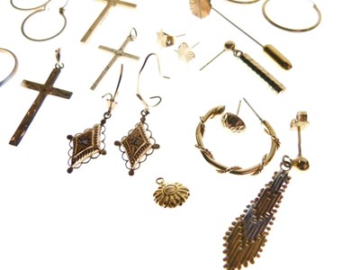 Lot 42 - Assorted gold and yellow metal jewellery