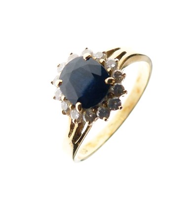 Lot 4 - Sapphire and diamond cluster ring