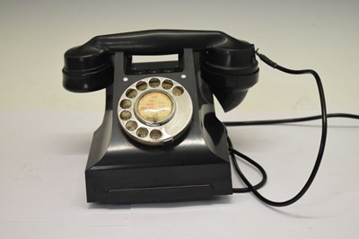 Lot 165 - Vintage Bakelite GPO E1 telephone
