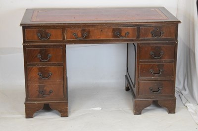 Lot 562 - Reproduction twin pedestal desk