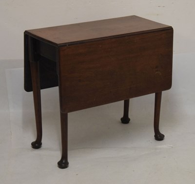 Lot 626 - Mahogany drop leaf table