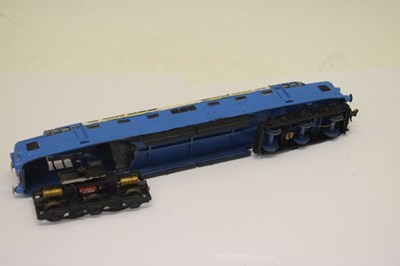 Lot 385 - Triang and Hornby 00 gauge railway trainset locomotives