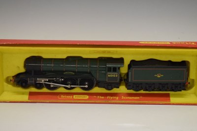 Lot 385 - Triang and Hornby 00 gauge railway trainset locomotives