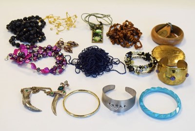 Lot 50 - Quantity of costume jewellery