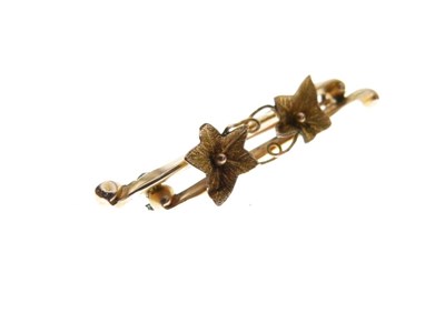 Lot 35 - Late Victorian 9ct gold Ivy leaf brooch