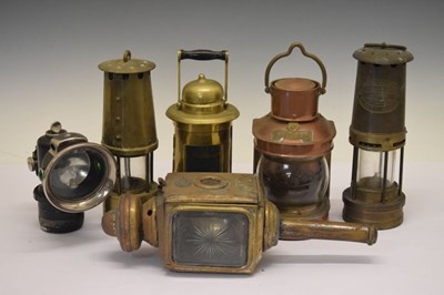 Lot 507 - Group of vintage lamps