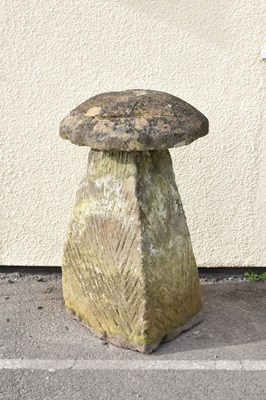 Lot 661 - Large antique staddle stone