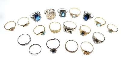 Lot 90 - Large quantity of costume jewellery rings