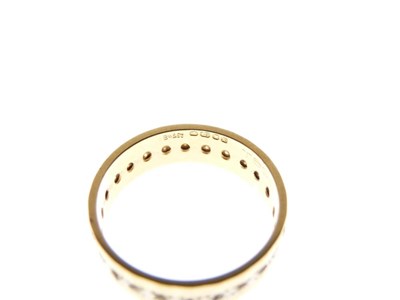 Lot 12 - 18ct gold two-colour wedding band
