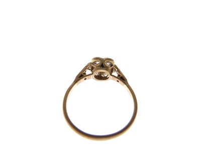 Lot 6 - Seven-stone diamond cluster ring
