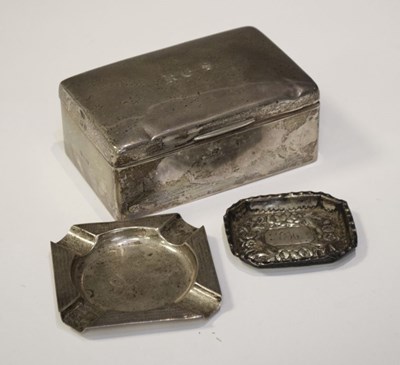 Lot 179 - George V silver table-top box, ashtray and pin dish