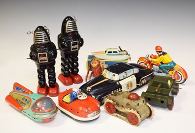 Lot 411 - Assorted 20th Century vintage tinplate toys