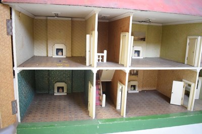 Lot 387 - Large Art Deco dolls house