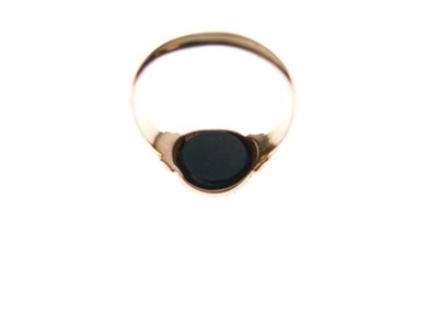 Lot 37 - Victorian 15ct gold signet ring