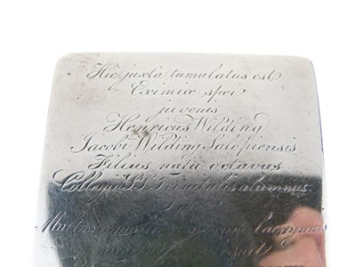 Lot 109 - Late George III silver and mother of pearl snuff box
