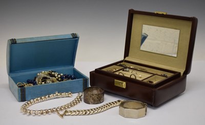 Lot 95 - Quantity of costume and dress jewellery