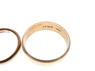 Lot 22 - Two 9ct gold wedding bands
