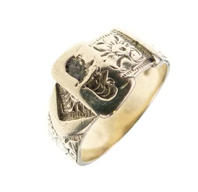 Lot 21 - 9ct gold buckle ring