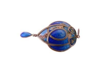 Lot 52 - Collection of five Art Nouveau pendants