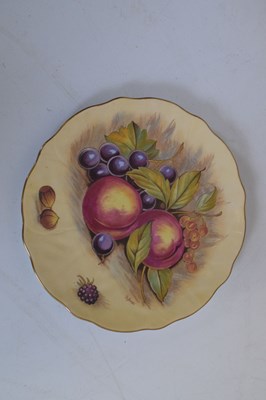 Lot 342 - Large quantity of Aynsley 'Orchard Gold'