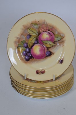 Lot 342 - Large quantity of Aynsley 'Orchard Gold'