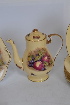 Lot 342 - Large quantity of Aynsley 'Orchard Gold'