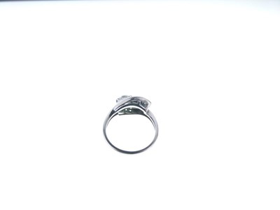Lot 7 - Two-stone diamond ring