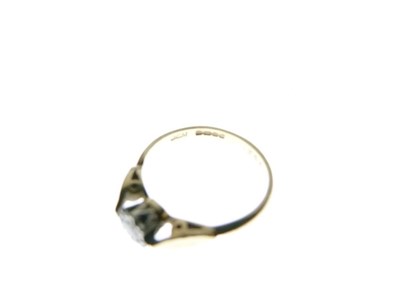 Lot 3 - 18ct gold illusion set single stone diamond ring