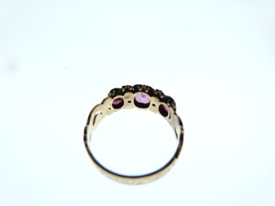 Lot 30 - Victorian gem-set ring