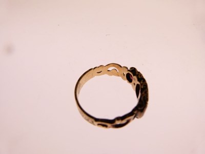 Lot 30 - Victorian gem-set ring