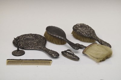 Lot 194 - Quantity of silver dressing table/vanity brushes