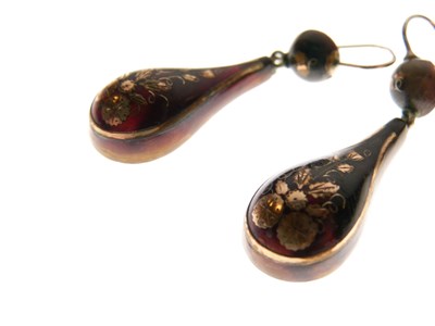 Lot 137 - Pair of Victorian tortoiseshell piquework drop earrings