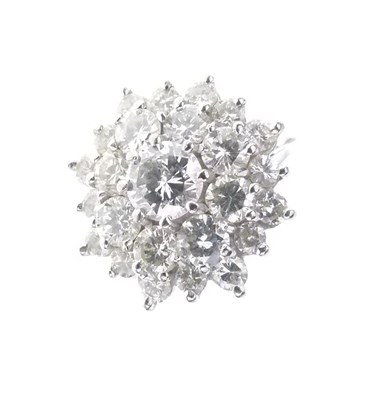 Lot 15 - Diamond cluster ring