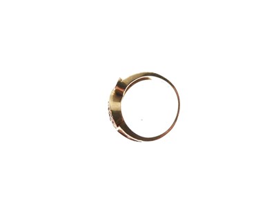 Lot 9 - Yellow metal (18K) diamond abstract ring