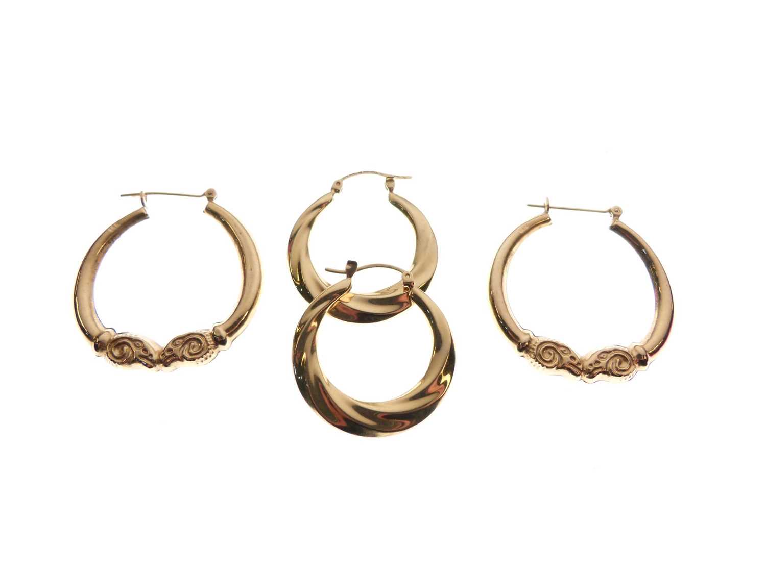 Lot 130 - Two pairs of hoop earrings, stamped '14K'