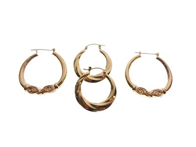 Lot 130 - Two pairs of hoop earrings, stamped '14K'
