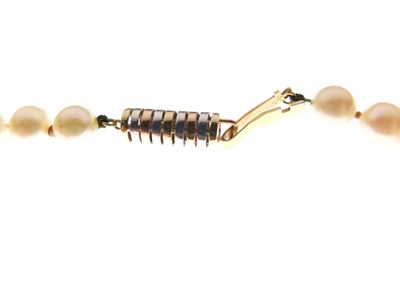 Lot 61 - Uniform string of cultured pearls
